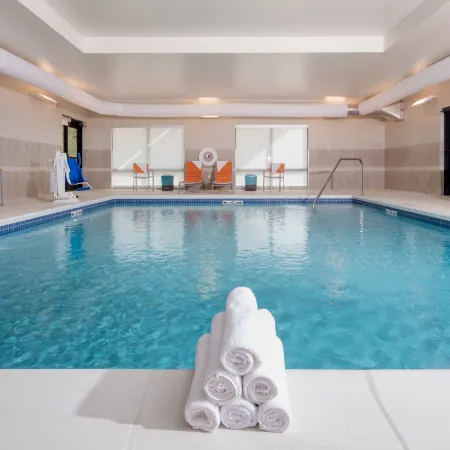 Holiday Inn Express & Suites EAST PEORIA - RIVERFRONT by IHG