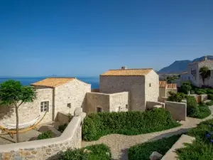 Bassa Maina Villas & Suites