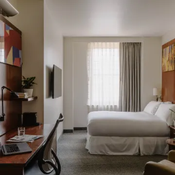Club Quarters Hotel in Philadelphia Отели рядом с достопримечательностью «Зал Независимости»
