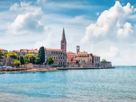 Spacious apartment with garden Отели рядом с достопримечательностью «Porec Old Town»