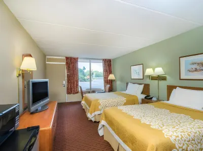 Days Inn by Wyndham Hurricane Mills Hotels in Humphreys County