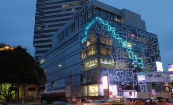 Ze Residence Bang Aor Station