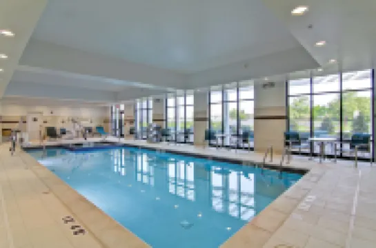 底特律特洛伊歡朋套房飯店