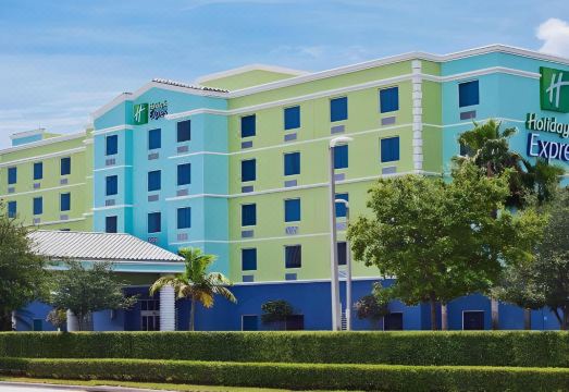 3. 홀리데이 인 익..