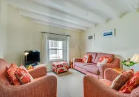 Cosy cottage on pretty cobbled lane by the harbour