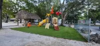 Hidden gem in Key Largo, bunk room, outdoor kitchen, 2 pools, laundry, 2 beaches