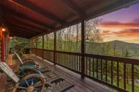Long Mtn. Views - Covered Porch - Rockers - Fire Pit - Gated - Clean - 5 Stars! Hôtels à : Jonathan Creek
