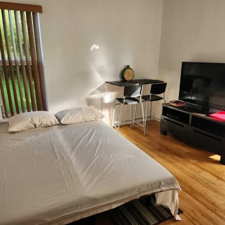 Private Apartment Miami Kendall near Zoo, The Falls Mall, and Miami Dade College