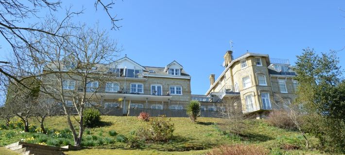 One Bedroom Apartment with Private Balcony and Sea Views. Ferry Discounts. Hotel di Shanklin