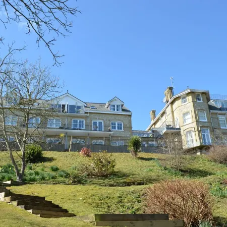 One Bedroom Apartment with Private Balcony and Sea Views. Ferry Discounts.