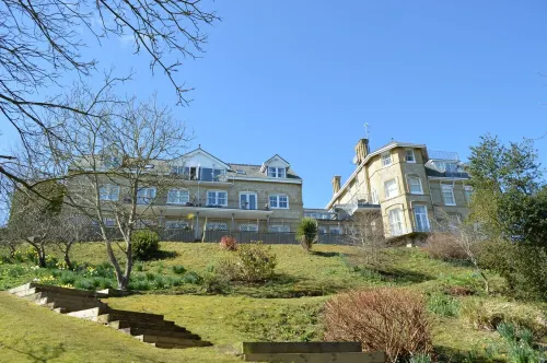 One Bedroom Apartment with Private Balcony and Sea Views. Ferry Discounts. - Balkon
