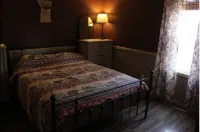 Quiet neighborhood, relaxing wrap around deck with fire pit. Short walk to town. Hotel a Fremont County