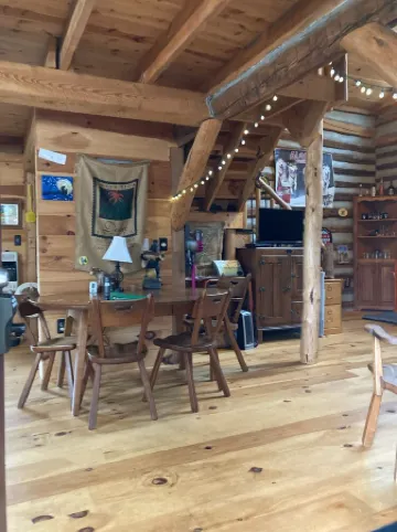 Cozy hand-built cabin in the heart of wine country, near mountains and Mayberry