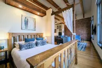 Amity Flats: Jory Flat ~ A Historic Suite in the Heart of Amity