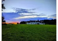 Magnificent house, near Beauval, private pool, tennis, quiet, 800 Ha property Hotels in Monthou-sur-Cher