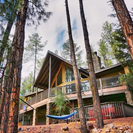The Ultimate Family Hideaway– Peaceful Lodge with Theater, Arcade & Forest Views Hotels in Pine