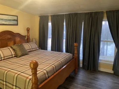 Waterfront lakehouse on Nolin Lake near Mammoth Cave Отели рядом с достопримечательностью «Мамонтова пещера»