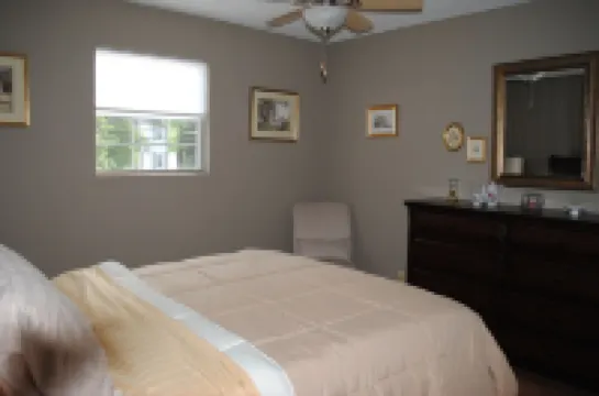 On the Wine Trail - Minutes to Giant City, Shawnee Forest, SIU - Amazing Shower