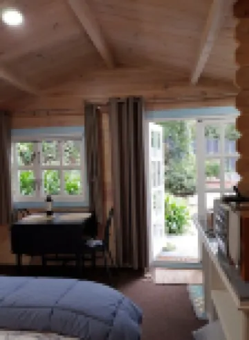 Possumwood Cottage is a studio accommodation ideal for singles or couples.