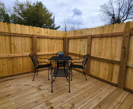 Lakeshore Loft - Spacious Apartment, Walking Distance to Private Beach Access