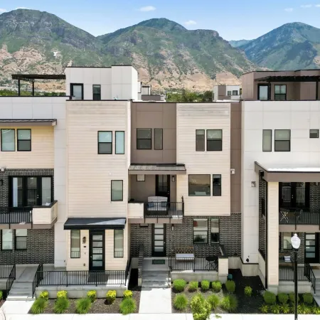 Superb 4-bedroom townhome in Provo with AC, WiFi