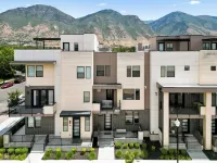 Superb 4-bedroom townhome in Provo with AC, WiFi - balcon