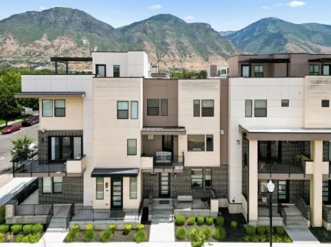 Superb 4-bedroom townhome in Provo with AC, WiFi