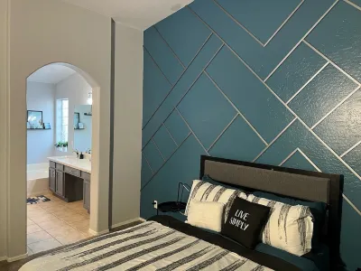 3 bed/2 bath home with pool, hot tub, & fire pit! Arizona Computer Outlets 주변 호텔