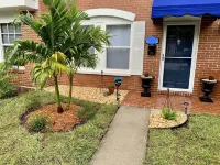 Walk to Beach! East of A1A Central beach. Newly renovated fully equipped. Hotel a Vero Beach