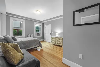 Prime Location!WALK TO WATER & HISTORIC DISTRICT!PRIVATE Large first floor apt!