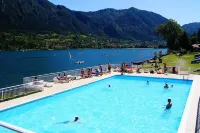 Directly on the lake with terrace - Pools