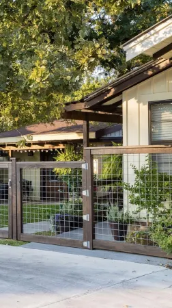 BoisD’Arc Bungalow and Suites - private Studio Type Suite - queen bed