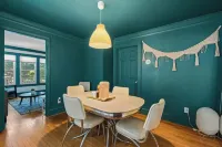 Stylish Apt in Walker's Point