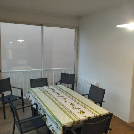 7-person house with direct beach access (100 m walk)