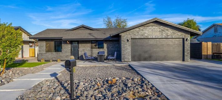 Downtown Gilbert Home with Arcade Room, Steampunk Themed, Swim Spa, Hot Tub Hotels in Gilbert