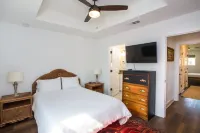 Cozy cottage with a bohemian flare. Pet friendly! Các khách sạn gần Alabama Florida State line on the beach