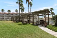 South Padre Island Condo 2BD/2BTH w/ Private beach access & with all amenities