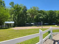 Country acre of quiet, calm, safe retreat. Near Devils Den Prehistoric Spring