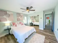 Perfect, Relaxing King Bed Suite w/ Free Parking