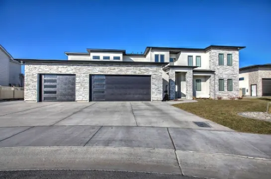 Steps to the Canyon Rim w/Fast Wi-Fi & EV Charging