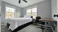 Summer Getaway, 4-Br, Sleeps 14, Large Yard