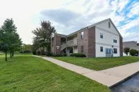 2 Bd GROUND FLOOR, Pointe Royale Golf, INDOOR POOL,  and Lake Taneycomo fishing