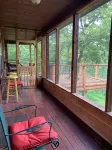 Delightful Log House on the Little Red River with Hot Tub!