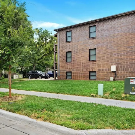 Steps from Aggieville - Fun Manhattan Stay
