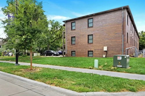 Steps from Aggieville - Fun Manhattan Stay