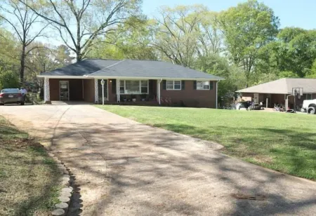 Experience Griffin charm, just a quick 12-min drive to Atlanta Motor Speedway