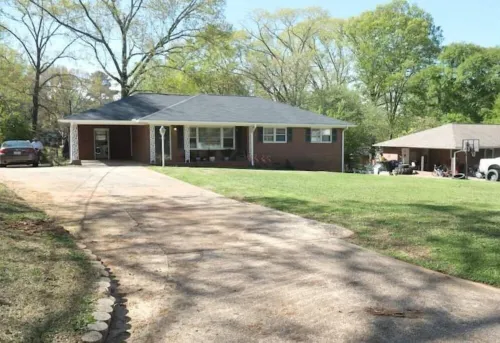 Experience Griffin charm, just a quick 12-min drive to Atlanta Motor Speedway Hotels in Griffin