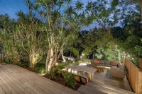 "Summer Salt Sunshine + Pets & HEATED POOL 150m to the beach!