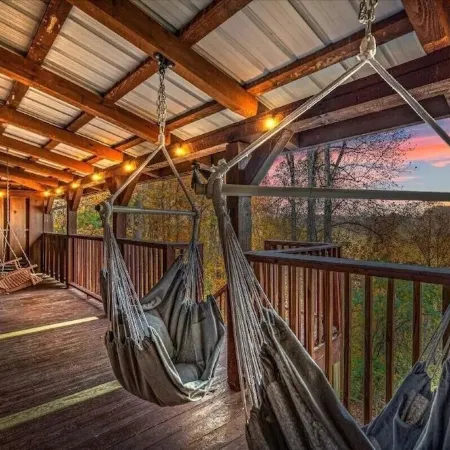 Amazing Spring View! Pool, King Bed, Hot Tub, Xbox