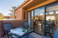 Wake up to Majestic Mountain Views in a Vaulted 2Br 2 Bath Cozy Getaway!